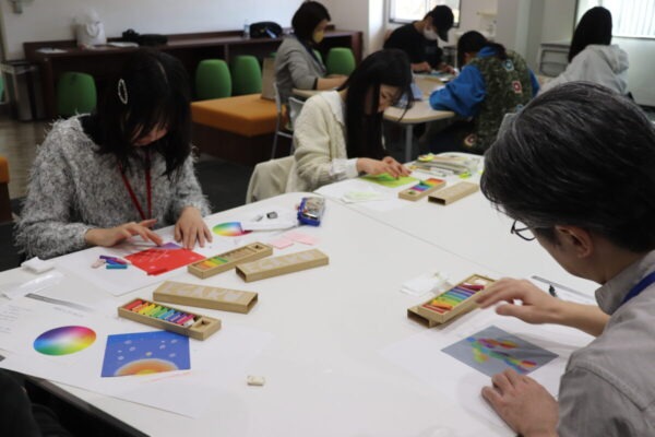 基礎ステージ：特別週末セッション（STEAMにおけるArt体験「EGAKU」）を実施しました。